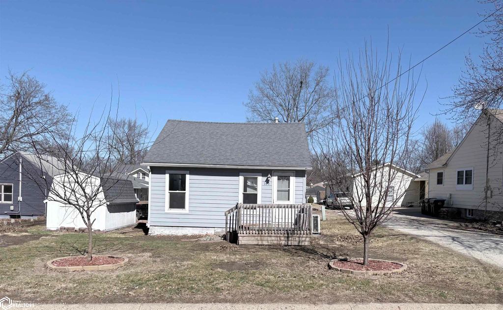 Photo of 105 14Th Avenue E, Oskaloosa, IA 52577 (MLS # 6336232)