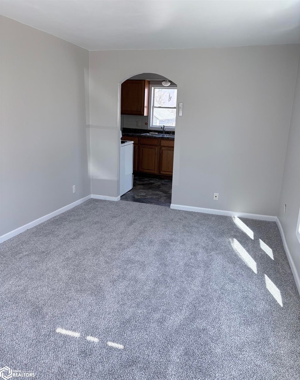 Photo of 105 14Th Avenue E, Oskaloosa, IA 52577 (MLS # 6336232)