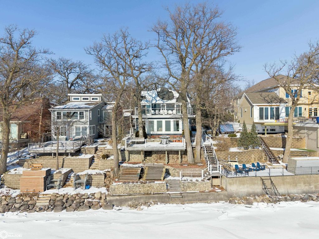 Photo of 1517 N Shore Drive, Clear Lake, IA 50428 (MLS # 6335576)