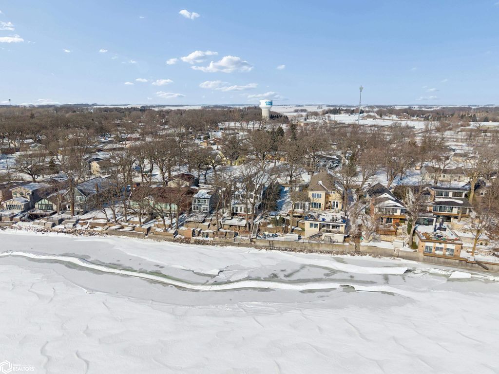 Photo of 1517 N Shore Drive, Clear Lake, IA 50428 (MLS # 6335576)