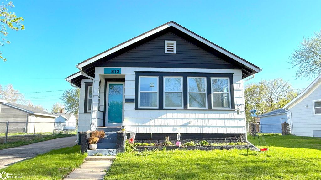 Photo of 812 10th Street NE, Mason City, IA 50401 (MLS # 6337628)
