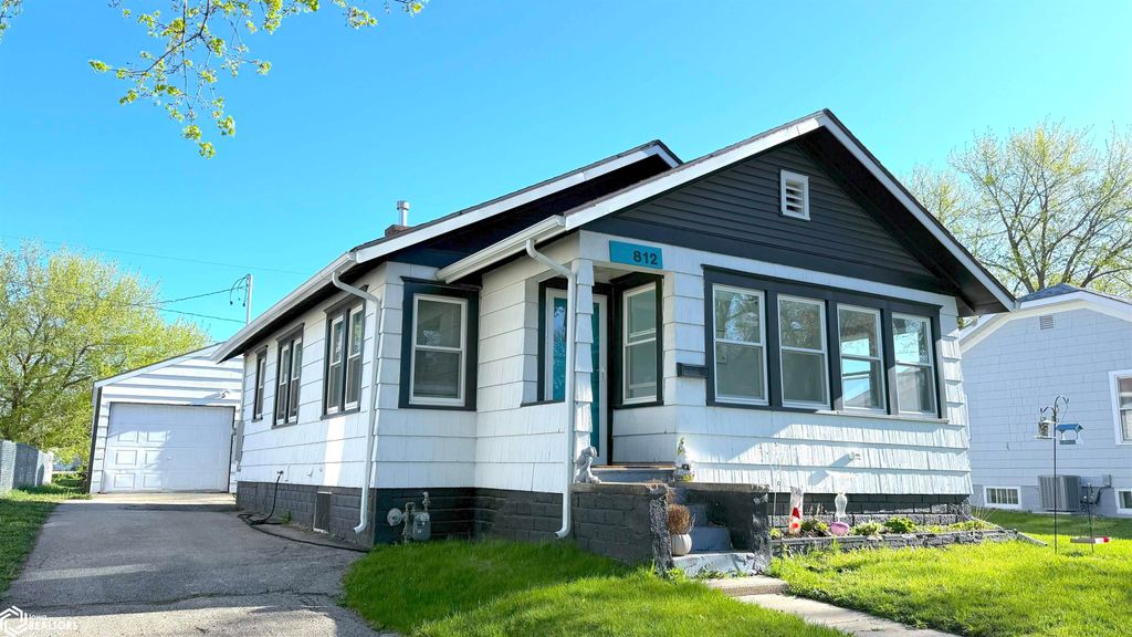 Photo of 812 10th Street NE, Mason City, IA 50401 (MLS # 6337628)