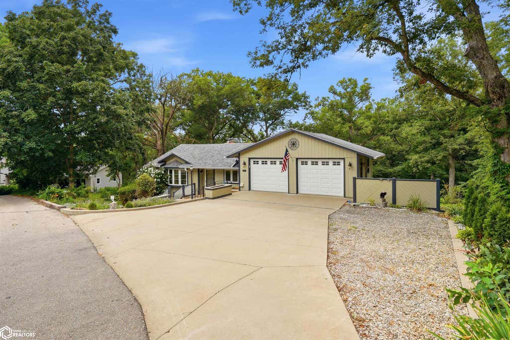 Photo of 1015 Westwood Drive, Mount Pleasant, IA 52641 (MLS # 6340925)