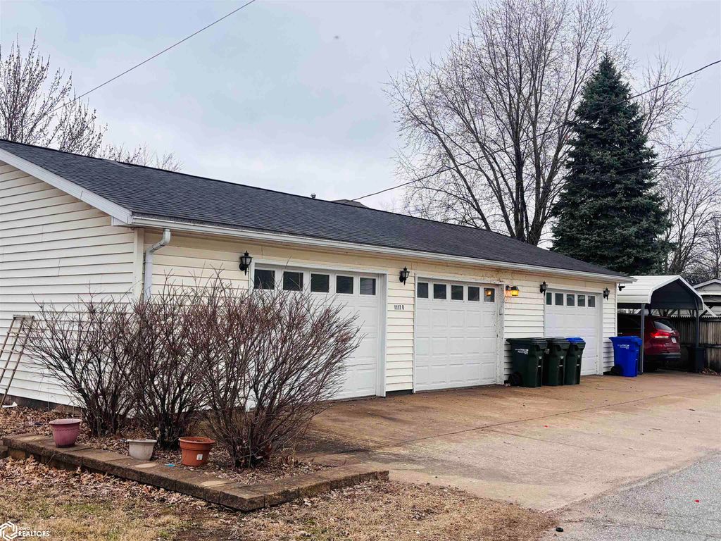 Photo of 1117 Avenue D, Fort Madison, IA 52627 (MLS # 6336308)