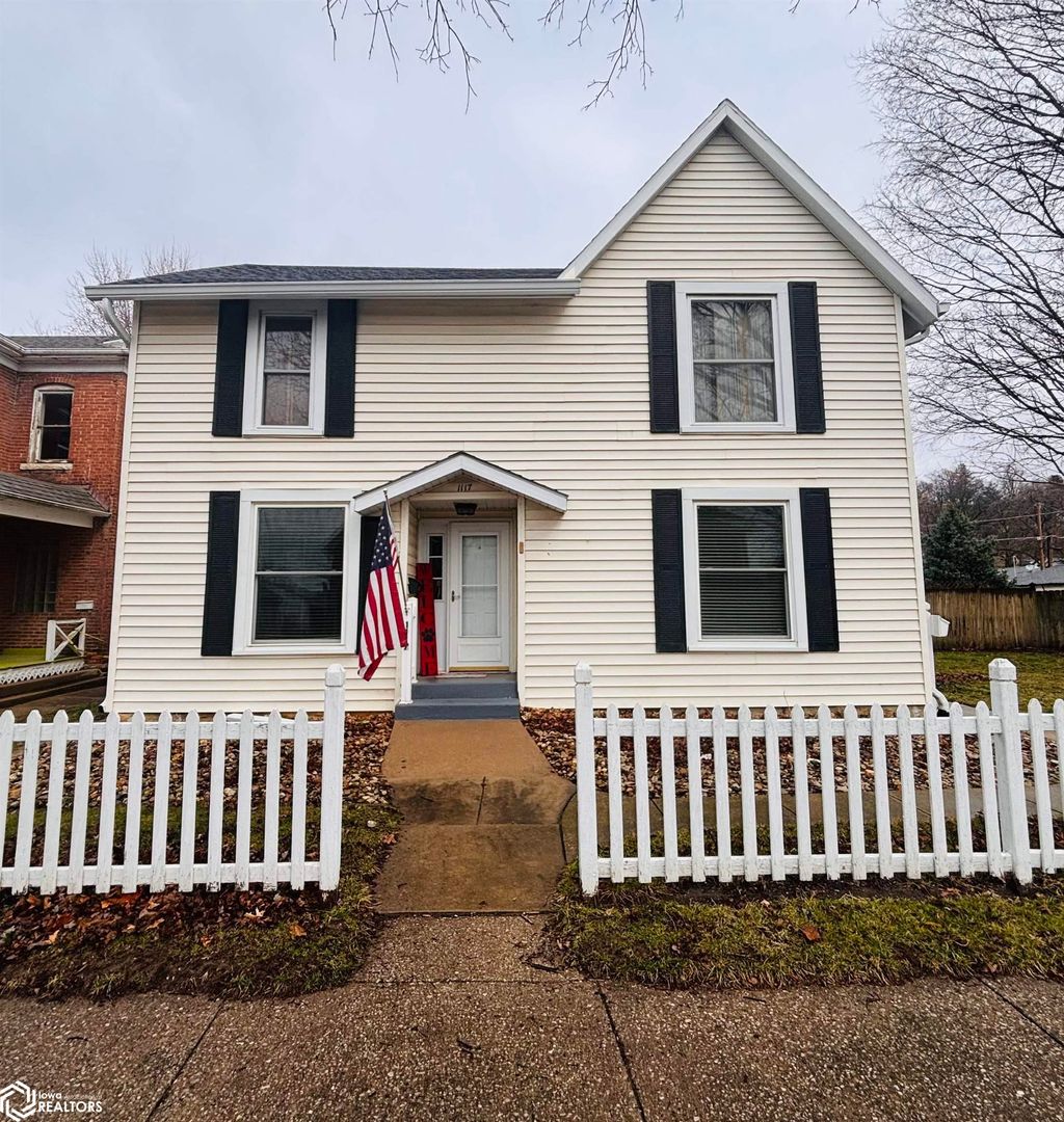 Photo of 1117 Avenue D, Fort Madison, IA 52627 (MLS # 6336308)