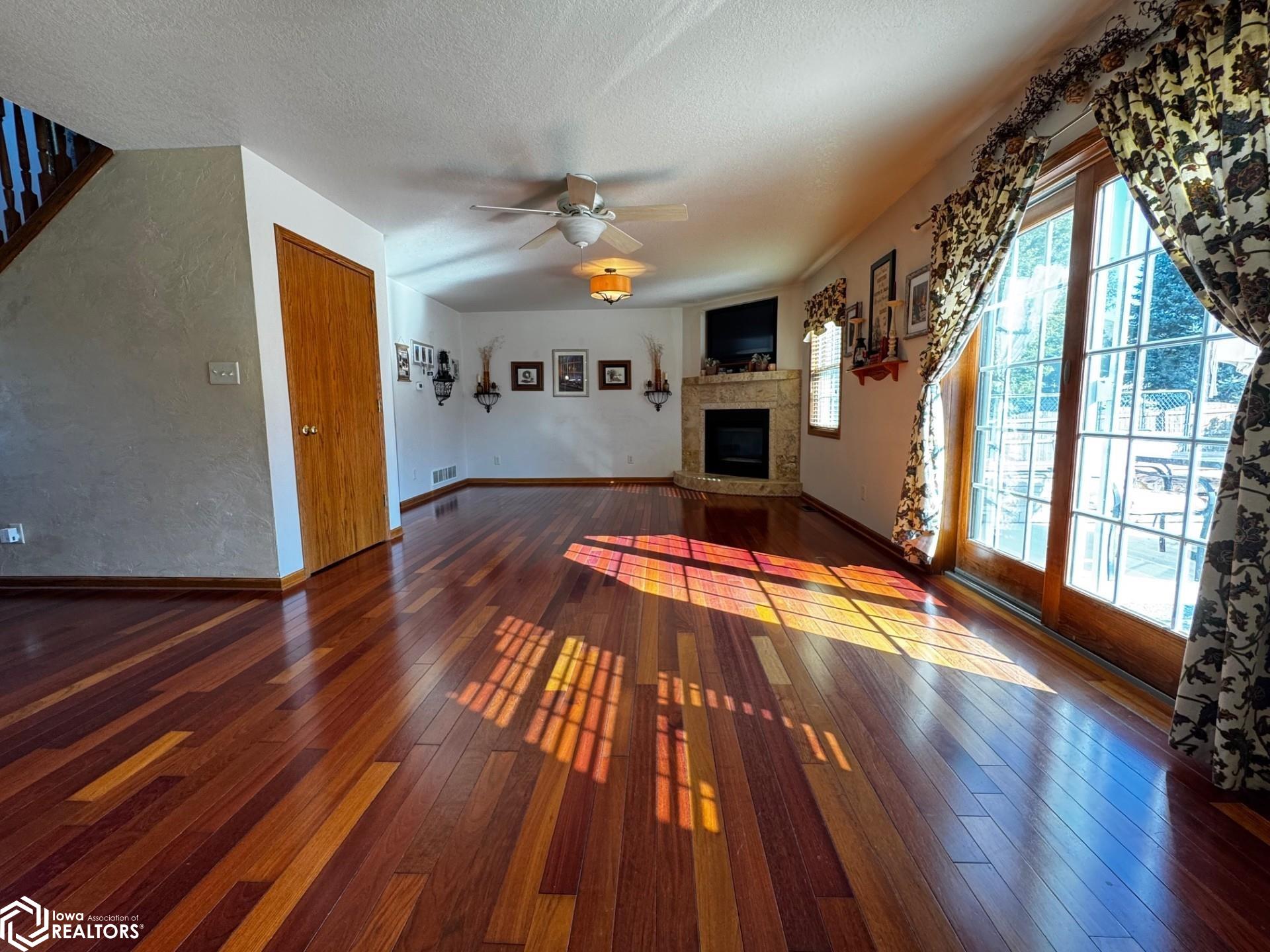 2402 N Terrace Drive