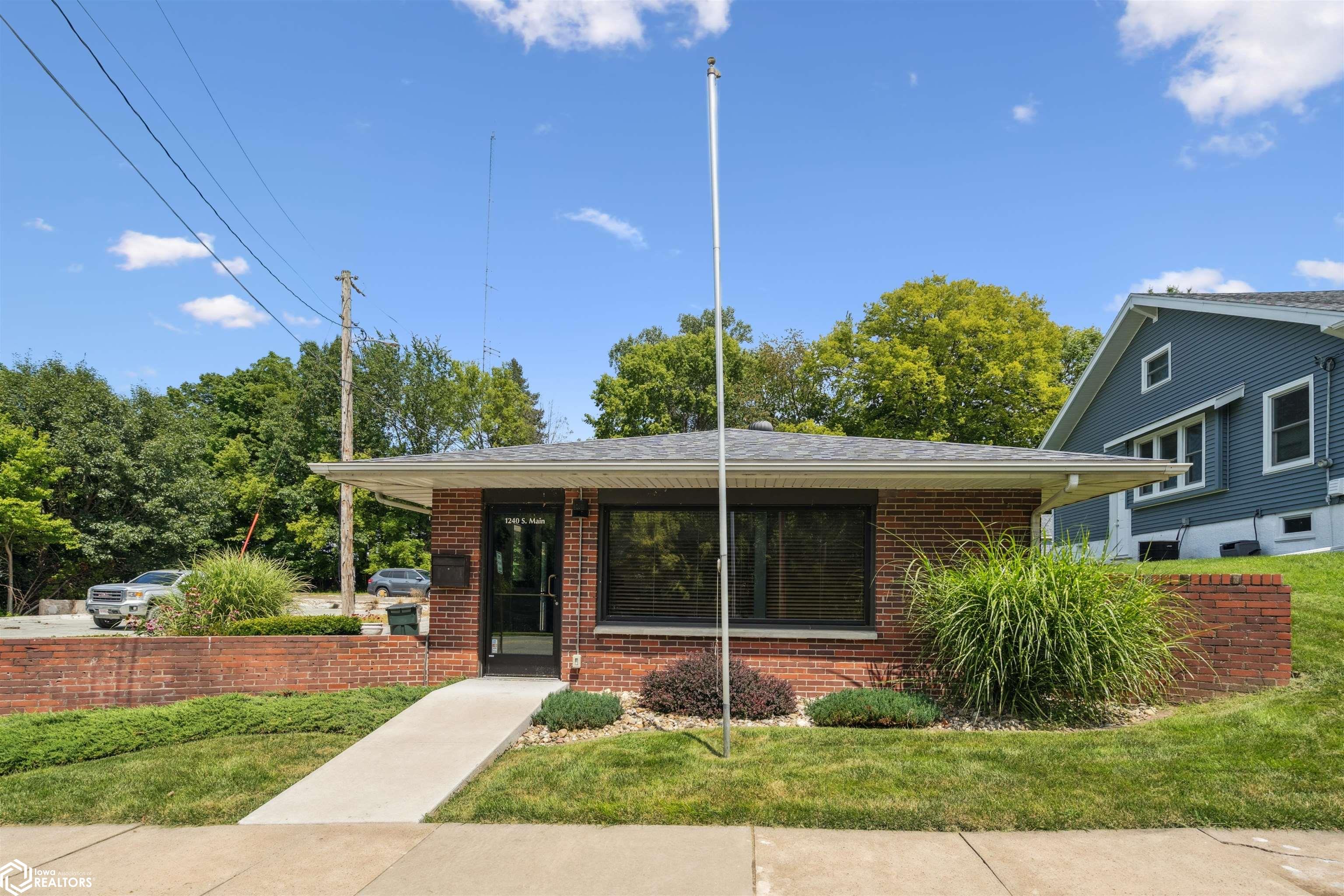 Photo 1 of 20 — 1240 S Main Street, Burlington, IA 52601
