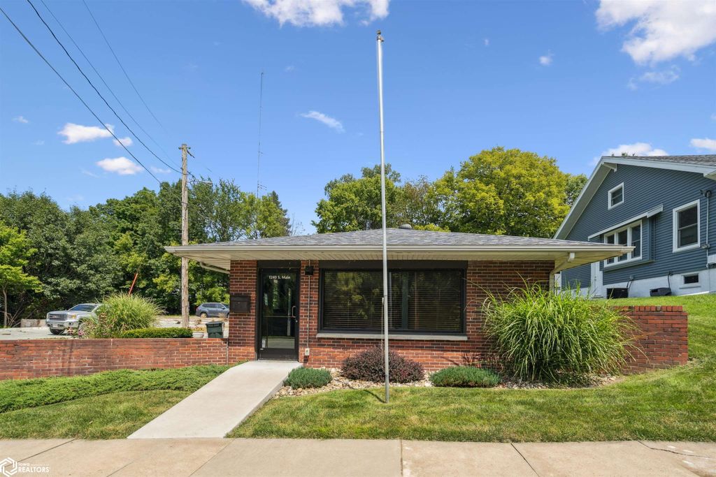 Photo of 1240 S Main Street, Burlington, IA 52601 (MLS # 6330477)