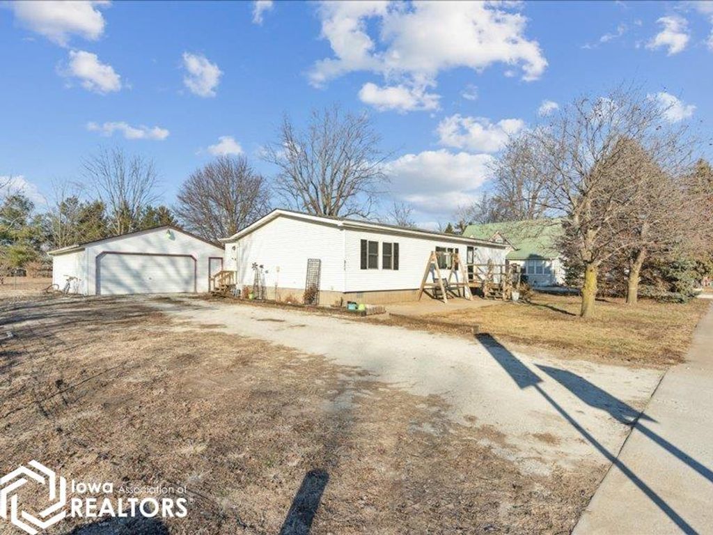 Photo of 311 N Main Street, Danville, IA 52623 (MLS # 6335054)