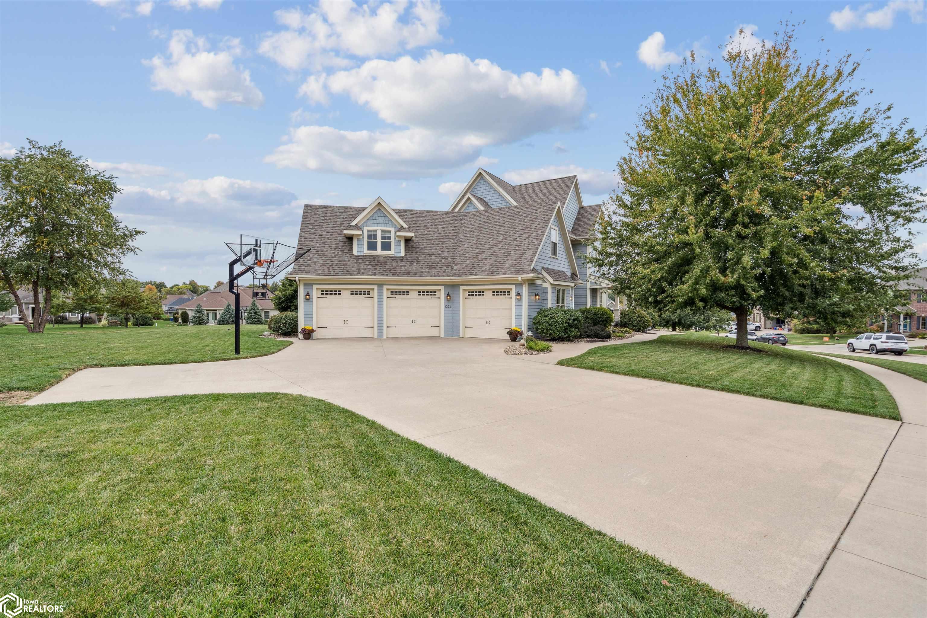 1025 Meadow Crest Drive