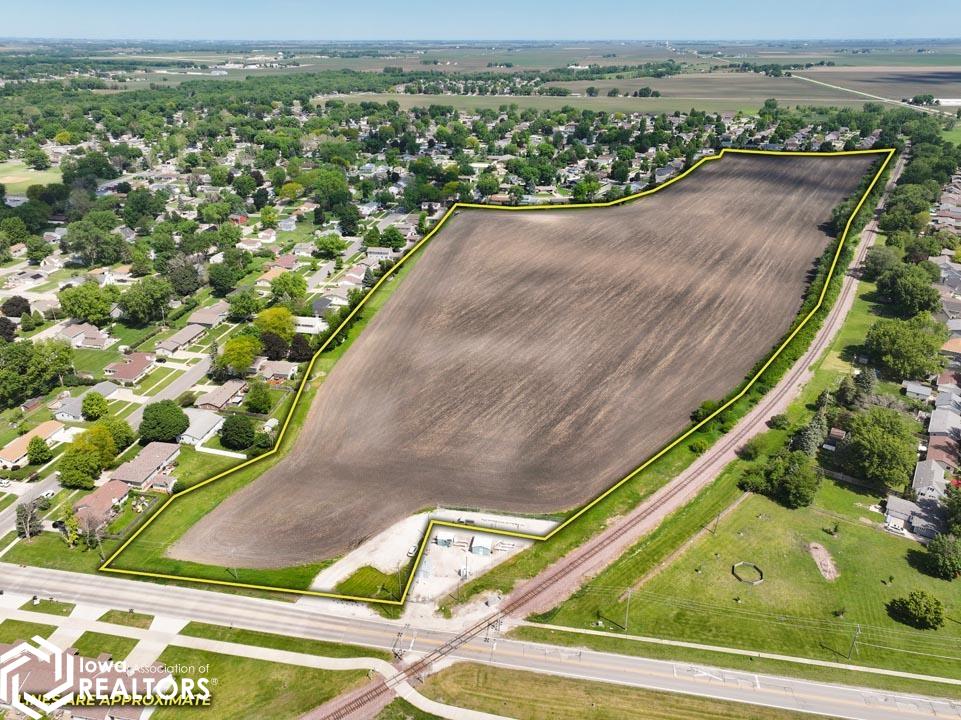 Photo 1 of 12 — 2928 10th Ave N, Fort Dodge, IA 50501