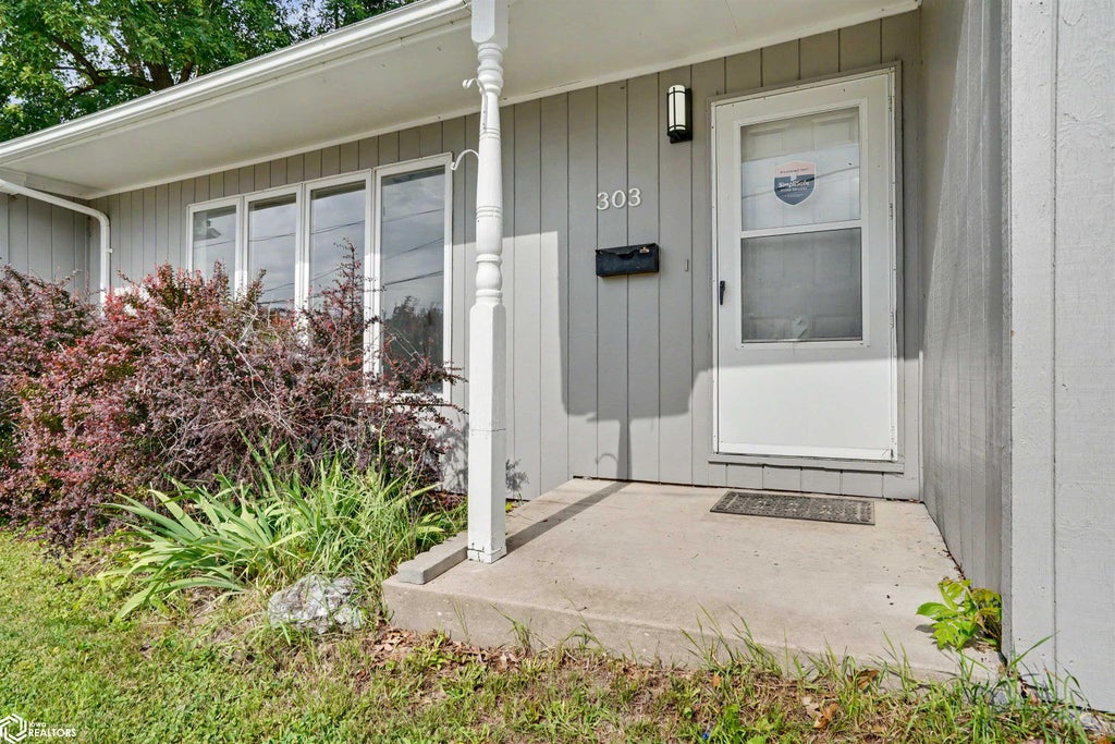 Photo of 303 S Locust St. ST, Mount Pleasant, IA 52641 (MLS # 6340279)