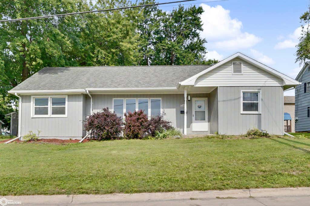 Photo of 303 S Locust St. ST, Mount Pleasant, IA 52641 (MLS # 6340279)