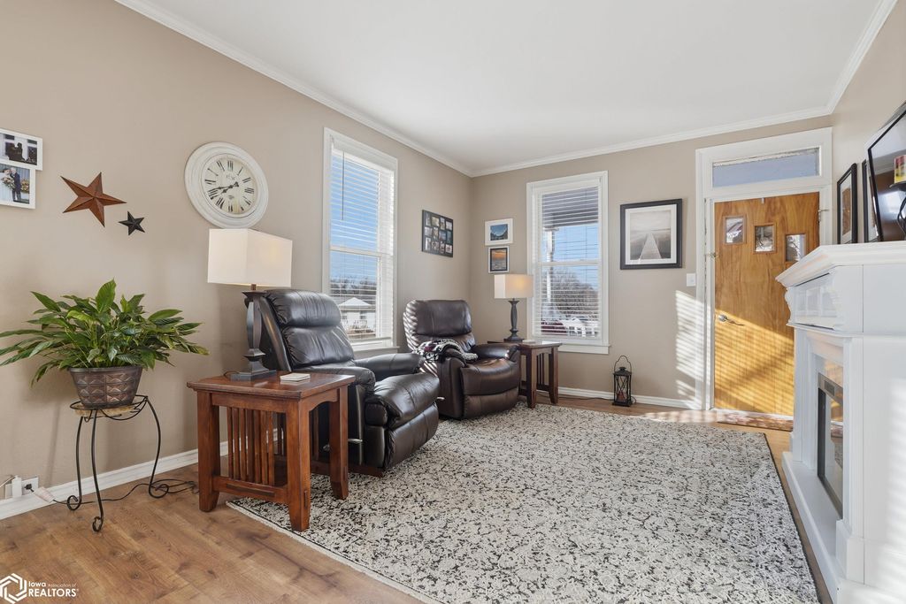 Photo of 308 S Adams Street, Burlington, IA 52601 (MLS # 6335013)