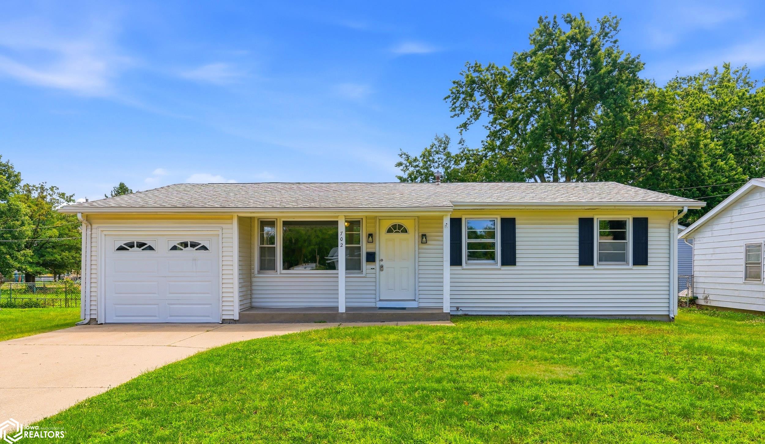 Photo 1 of 30 — 702 Broadway Street, West Burlington, IA 52655