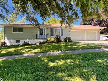 1419 Franklin Avenue Chariton IA 50049