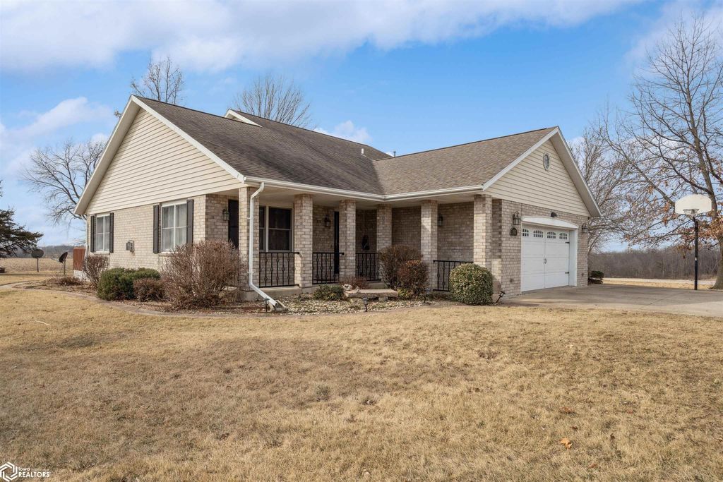 Photo of 2802 W Highland Ln. Ln, Mount Pleasant, IA 52641 (MLS # 6335486)