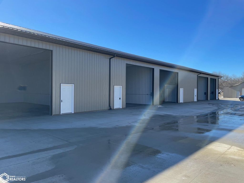 Photo of 1025 N 8th St St #201, Clear Lake, IA 50428 (MLS # 6334980)