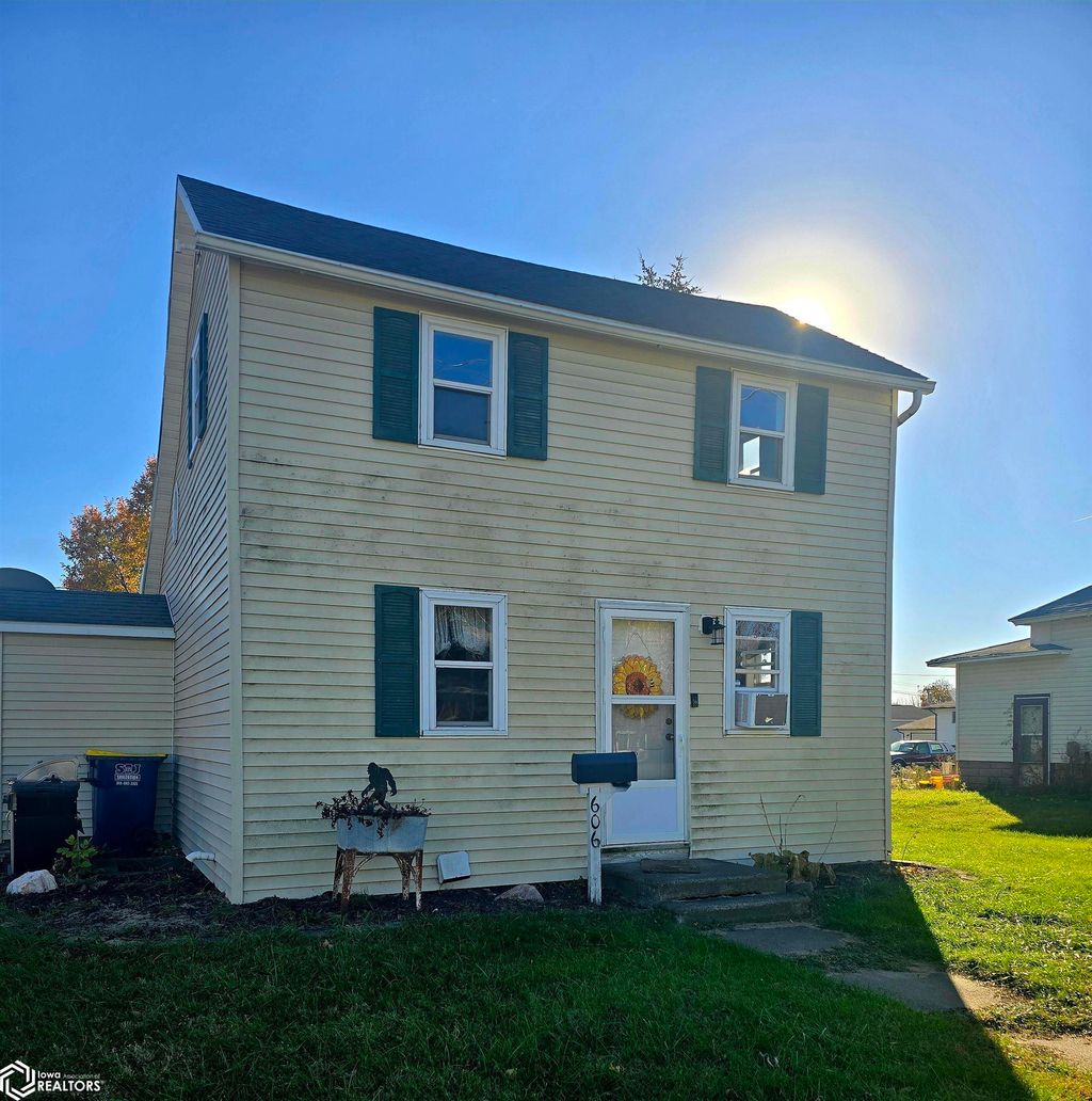 Photo of 606 E 11th Street, Vinton, IA 52349 (MLS # 6333456)
