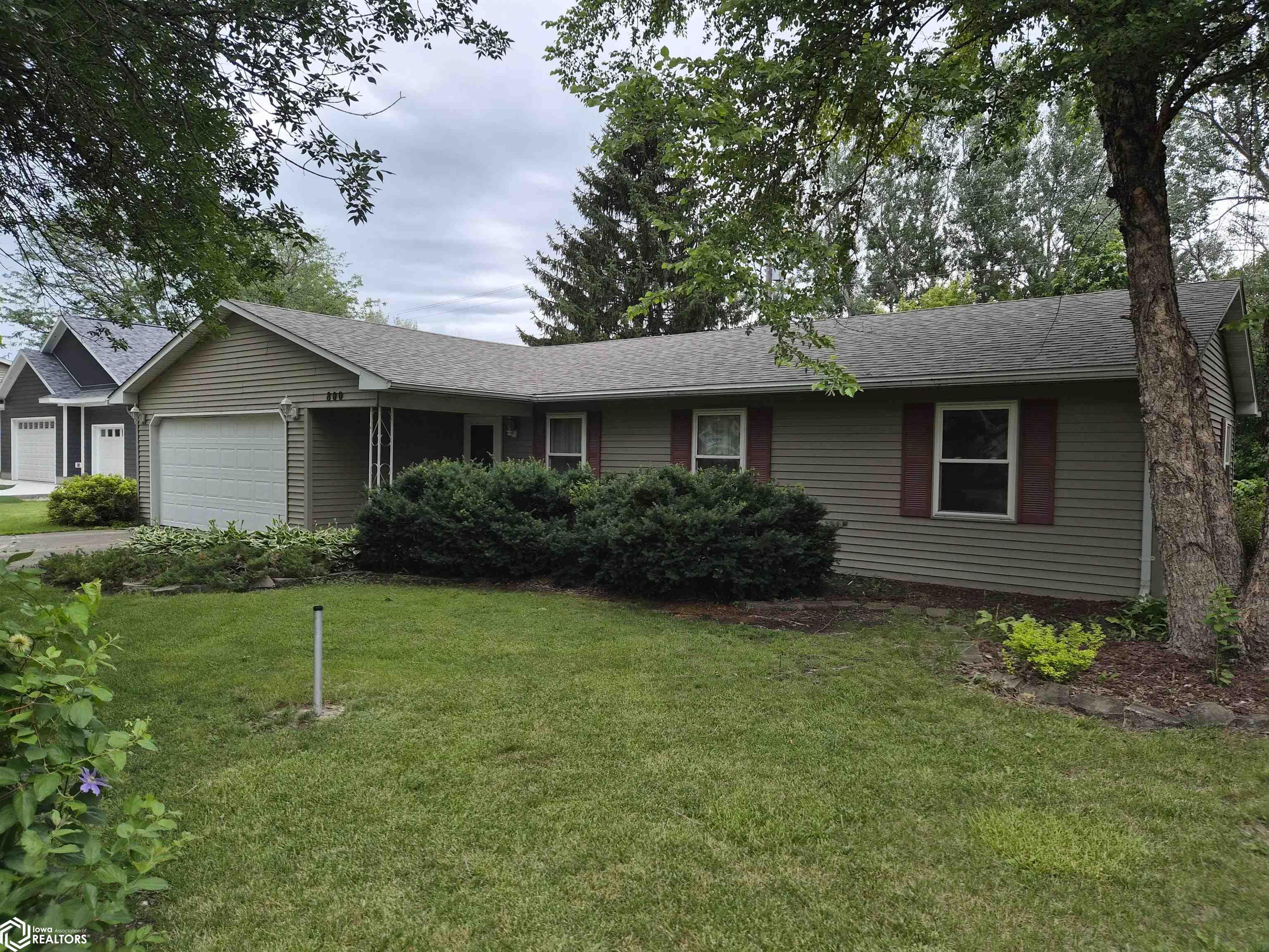 Photo 1 of 28 — 800 S Lucas Avenue, Eagle Grove, IA 50533