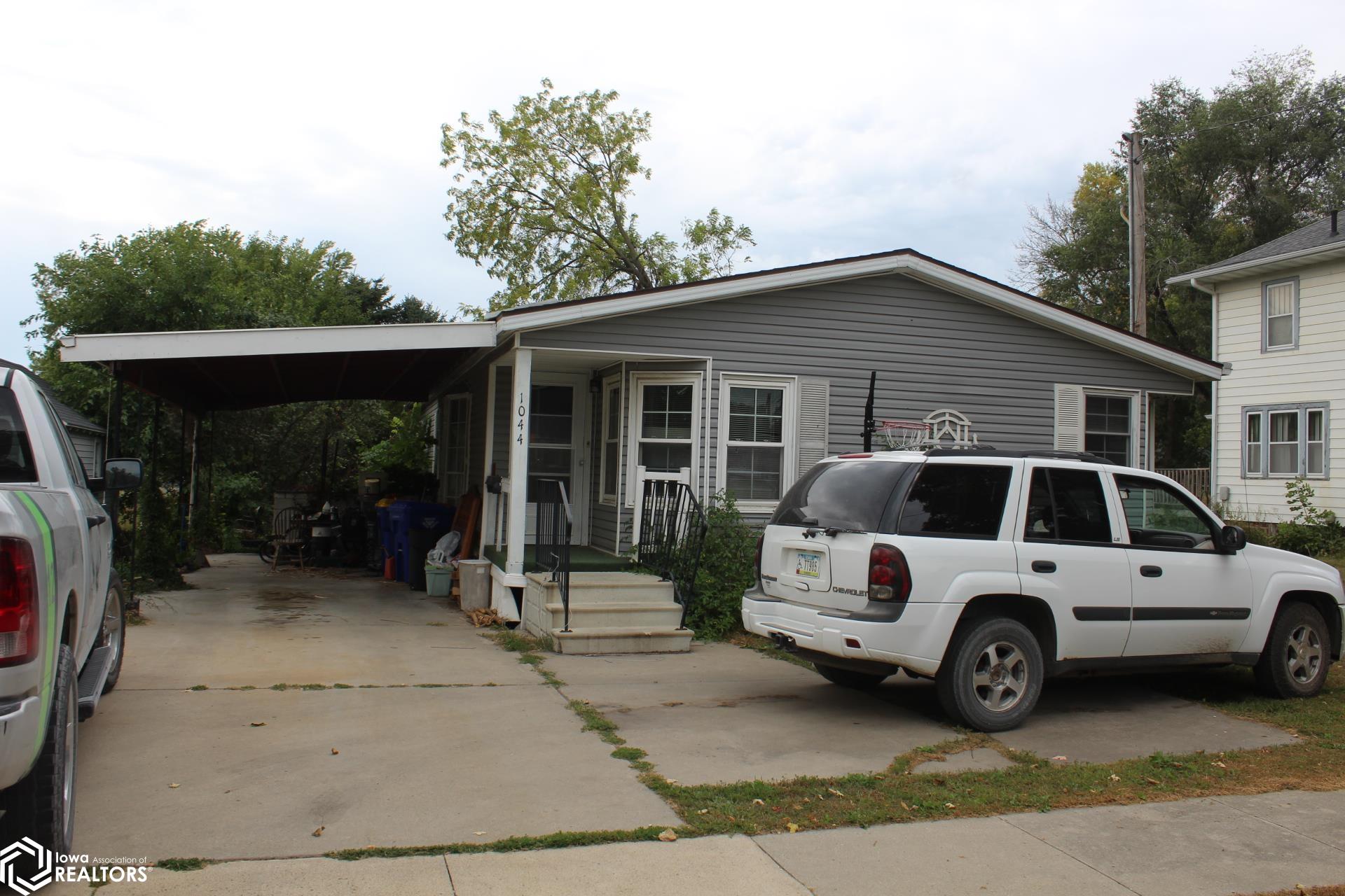 Photo 1 of 5 — 1044 Bush Avenue, Garner, IA 50438