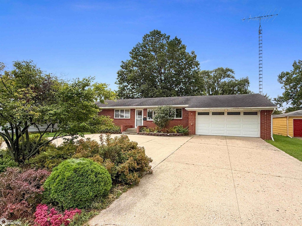 Photo of 2211 Washington Avenue, Iowa Falls, IA 50126 (MLS # 6342356)