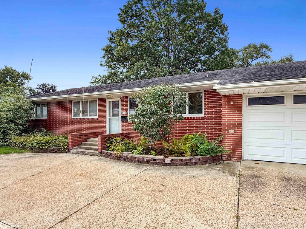 Photo of 2211 Washington Avenue, Iowa Falls, IA 50126 (MLS # 6342356)