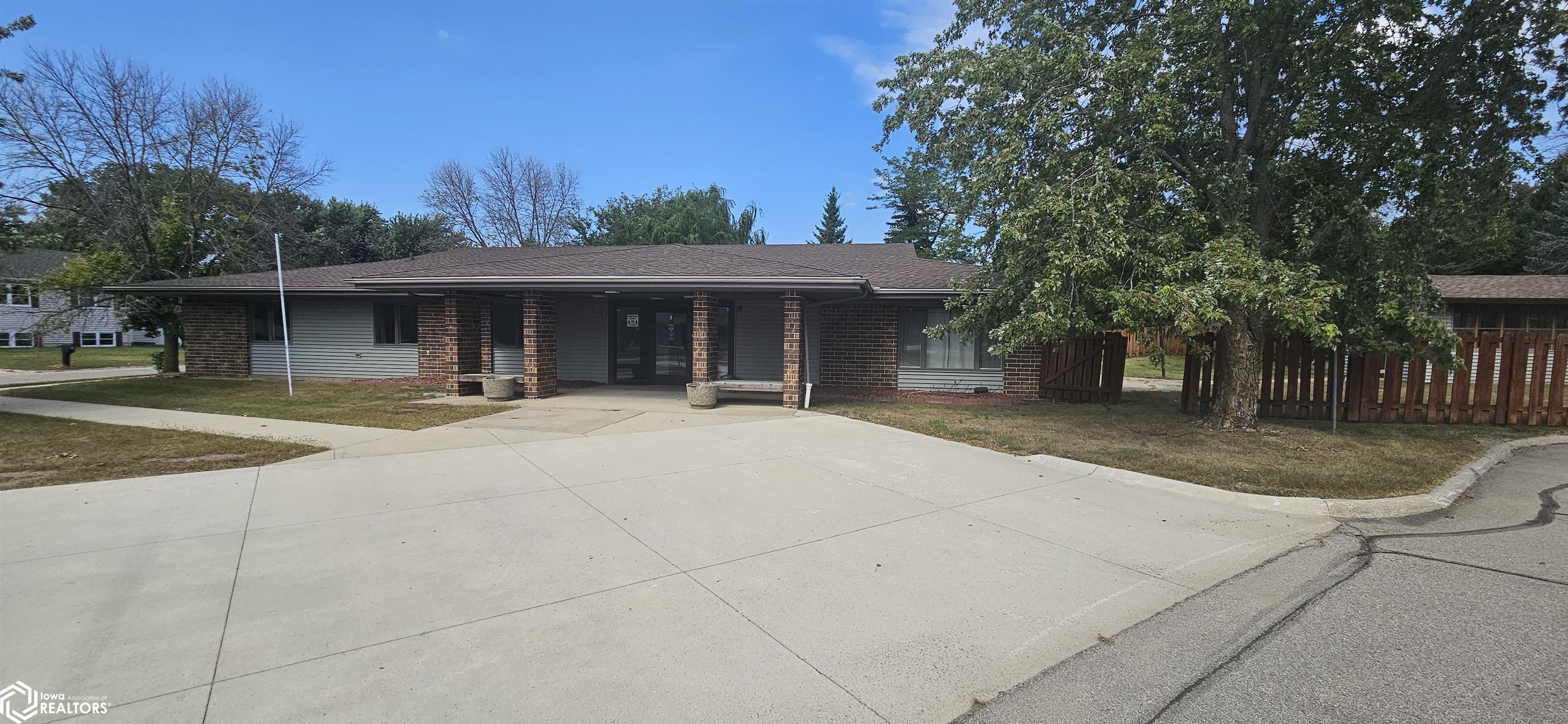Photo 1 of 32 — 101 kelly's court, Forest City, IA 50436