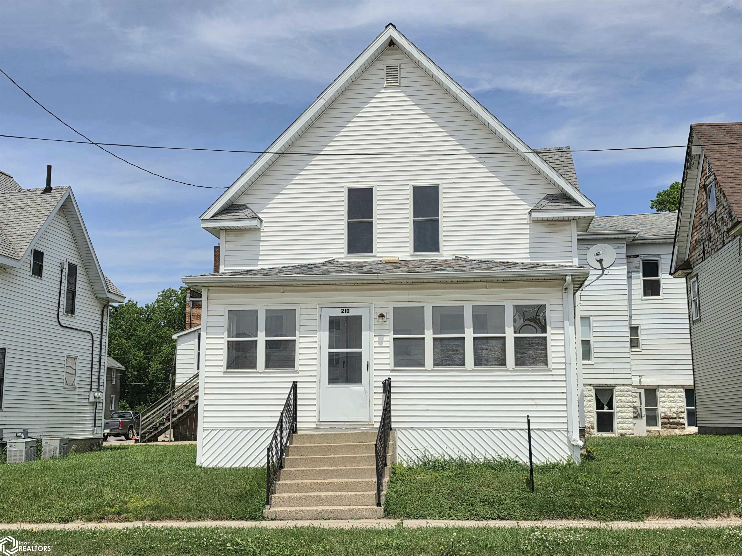 Photo 1 of 18 — 210 1st St SW, Mason City, IA 50401