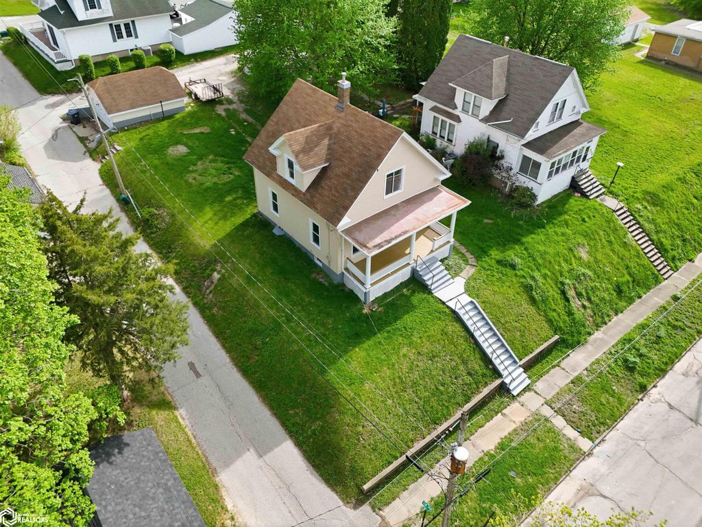 Photo of 315 Lewis Street, Burlington, IA 52601 (MLS # 6337683)