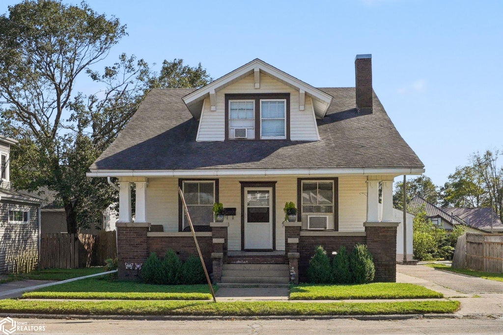 Photo of 204 E Main Street, New London, IA 52645 (MLS # 6342418)