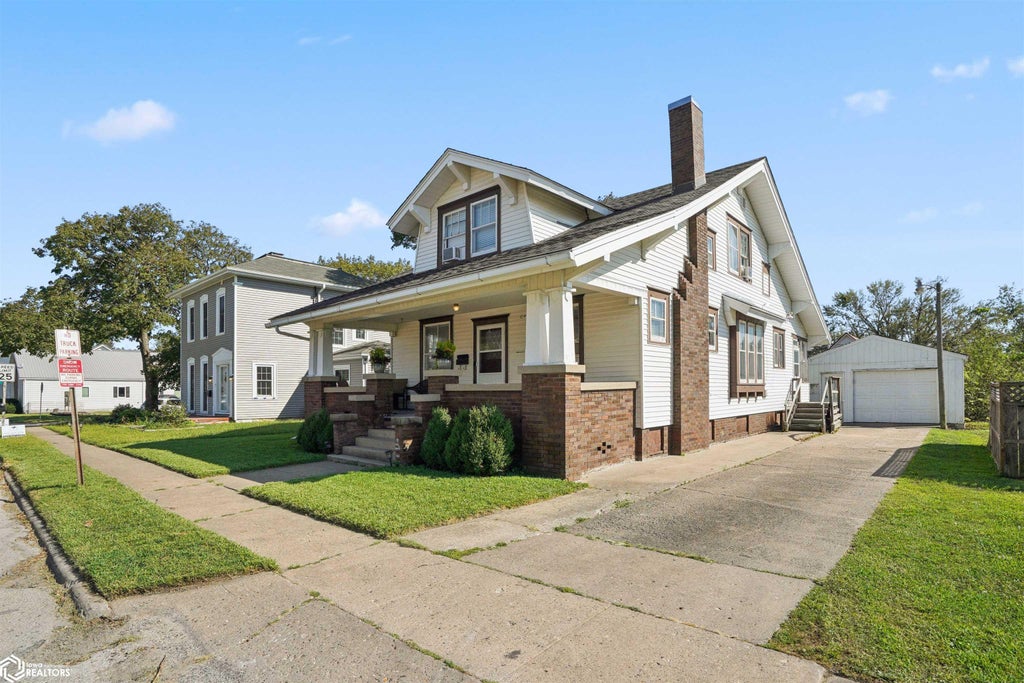 Photo of 204 E Main Street, New London, IA 52645 (MLS # 6342418)