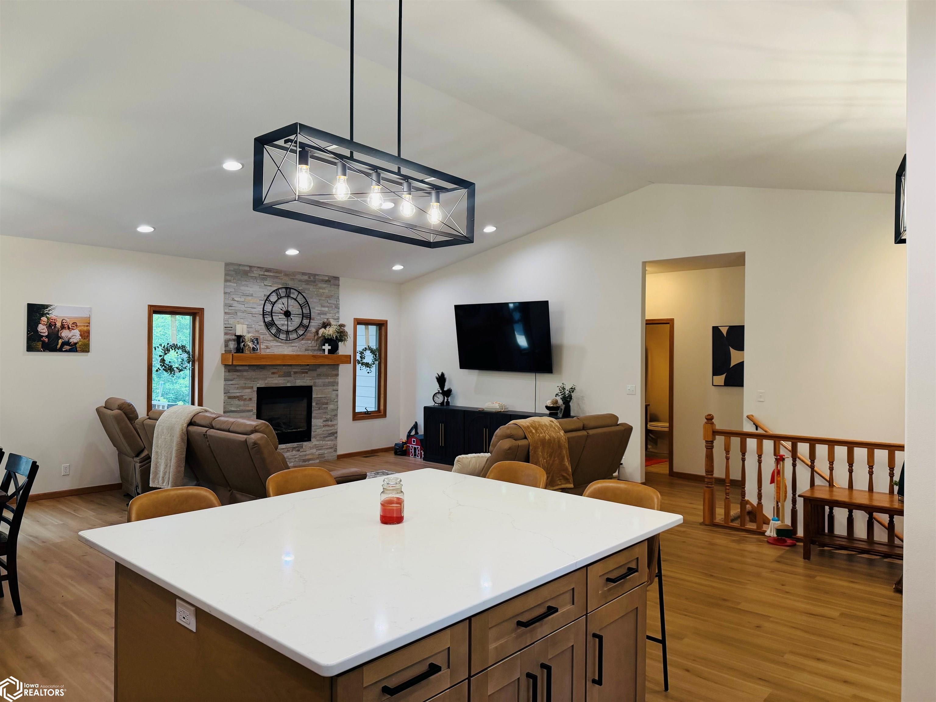 201 Hillside Drive - Photo 4