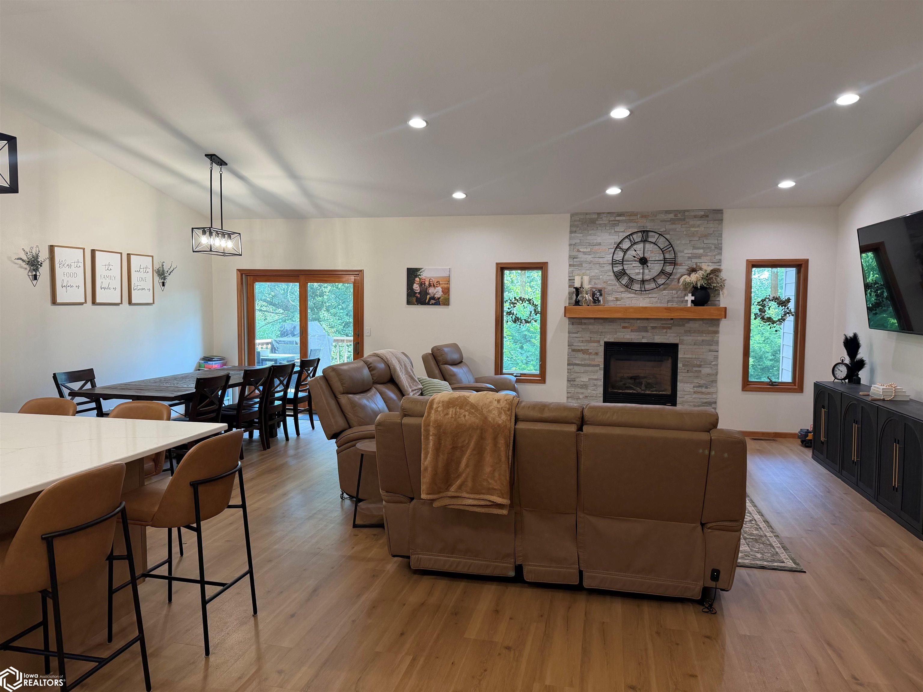 201 Hillside Drive - Photo 2