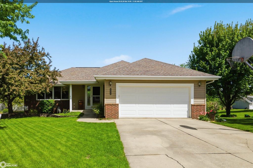 Photo of 203 W Corry Court, Mount Pleasant, IA 52641 (MLS # 6337625)