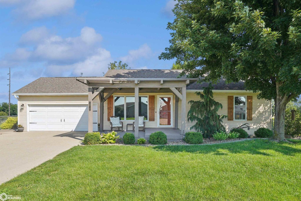Photo of 1015 S Shamrock Circle, Mount Pleasant, IA 52641 (MLS # 6341448)