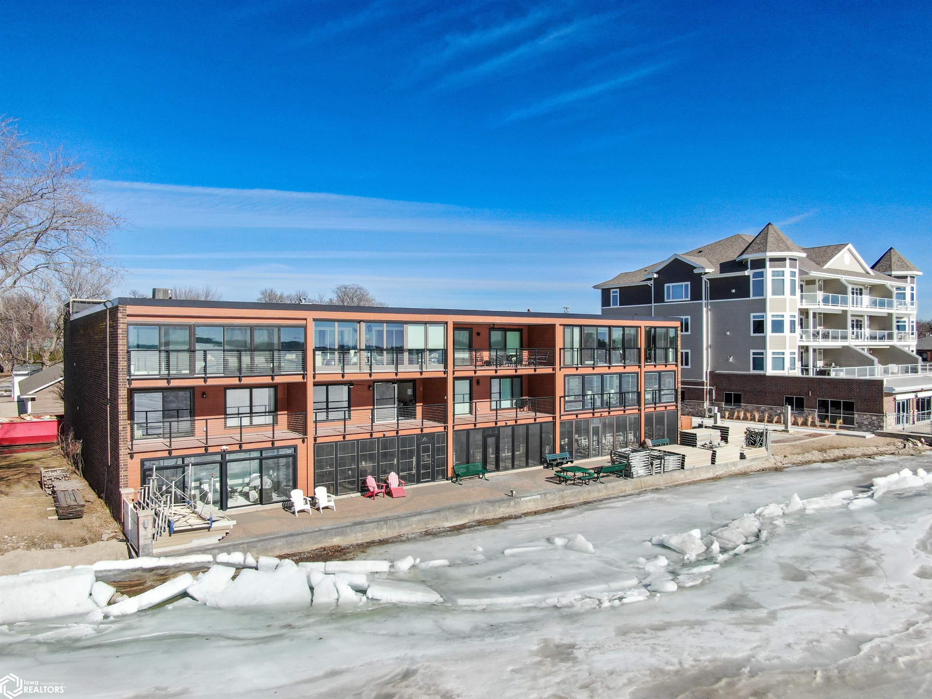 481 North Shore Dr 203