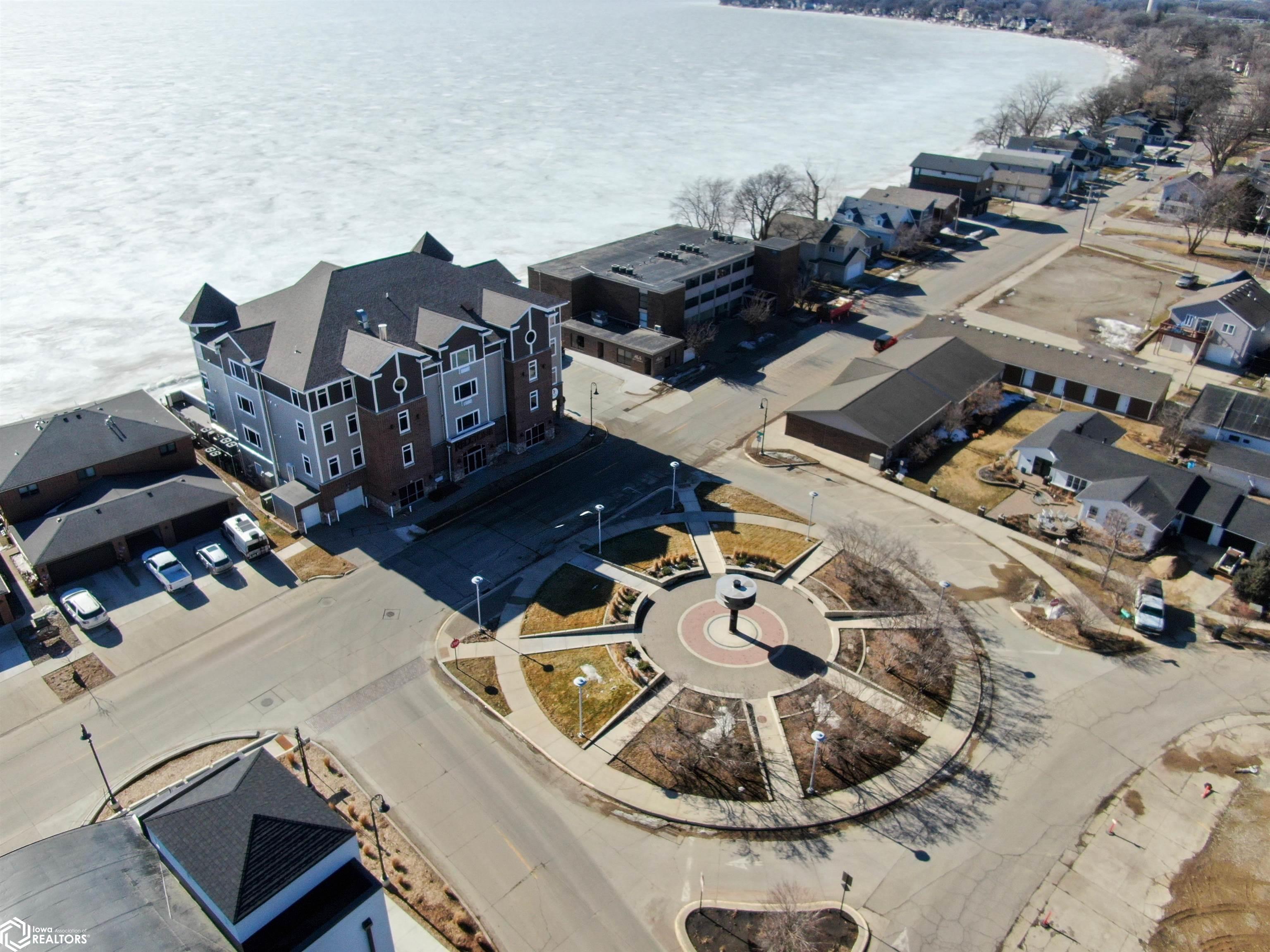 481 North Shore Dr 203