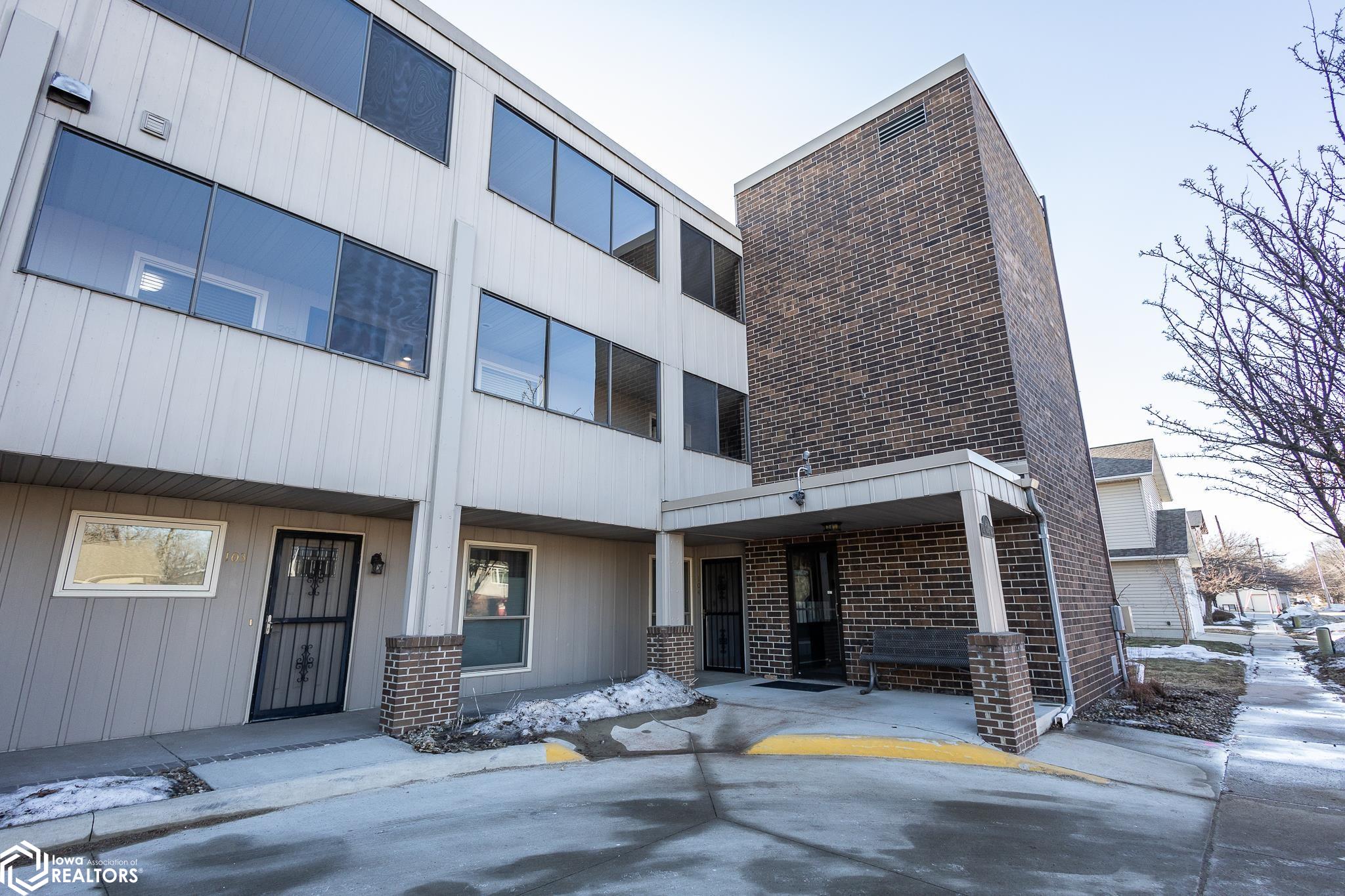 481 North Shore Dr 203