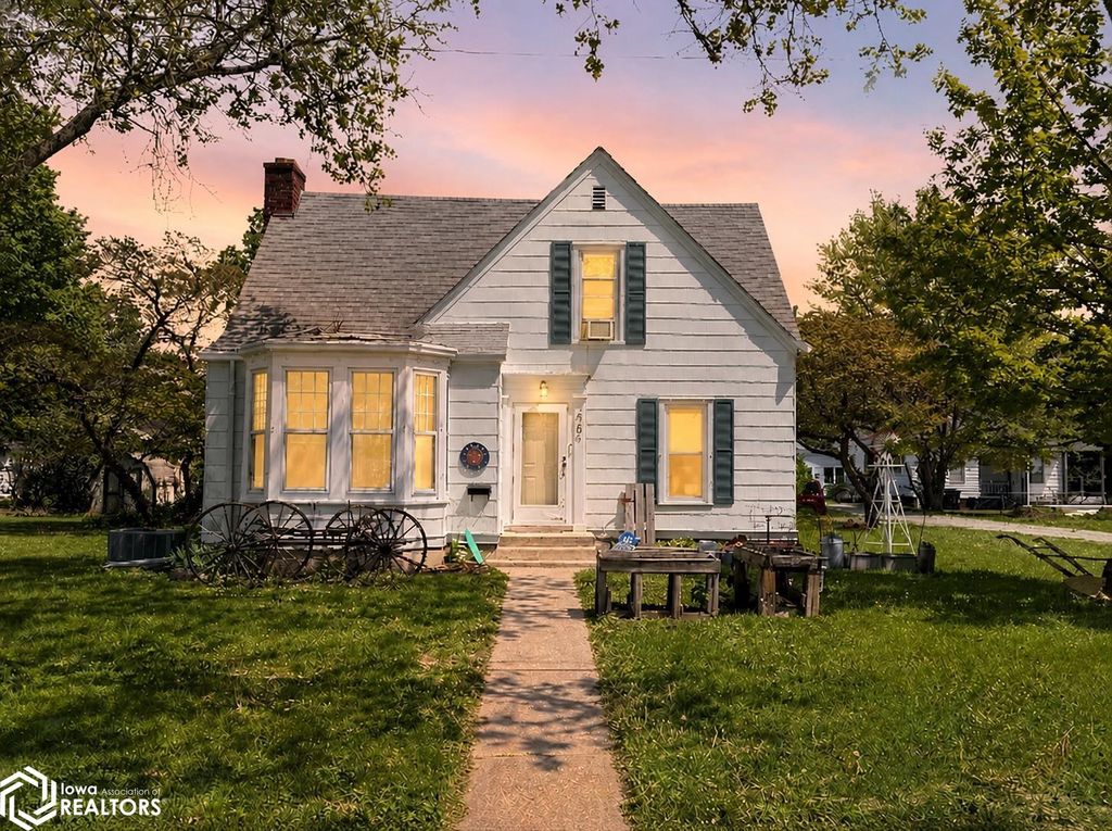 Photo of 704 N Main Street, Mount Pleasant, IA 52641 (MLS # 6337900)
