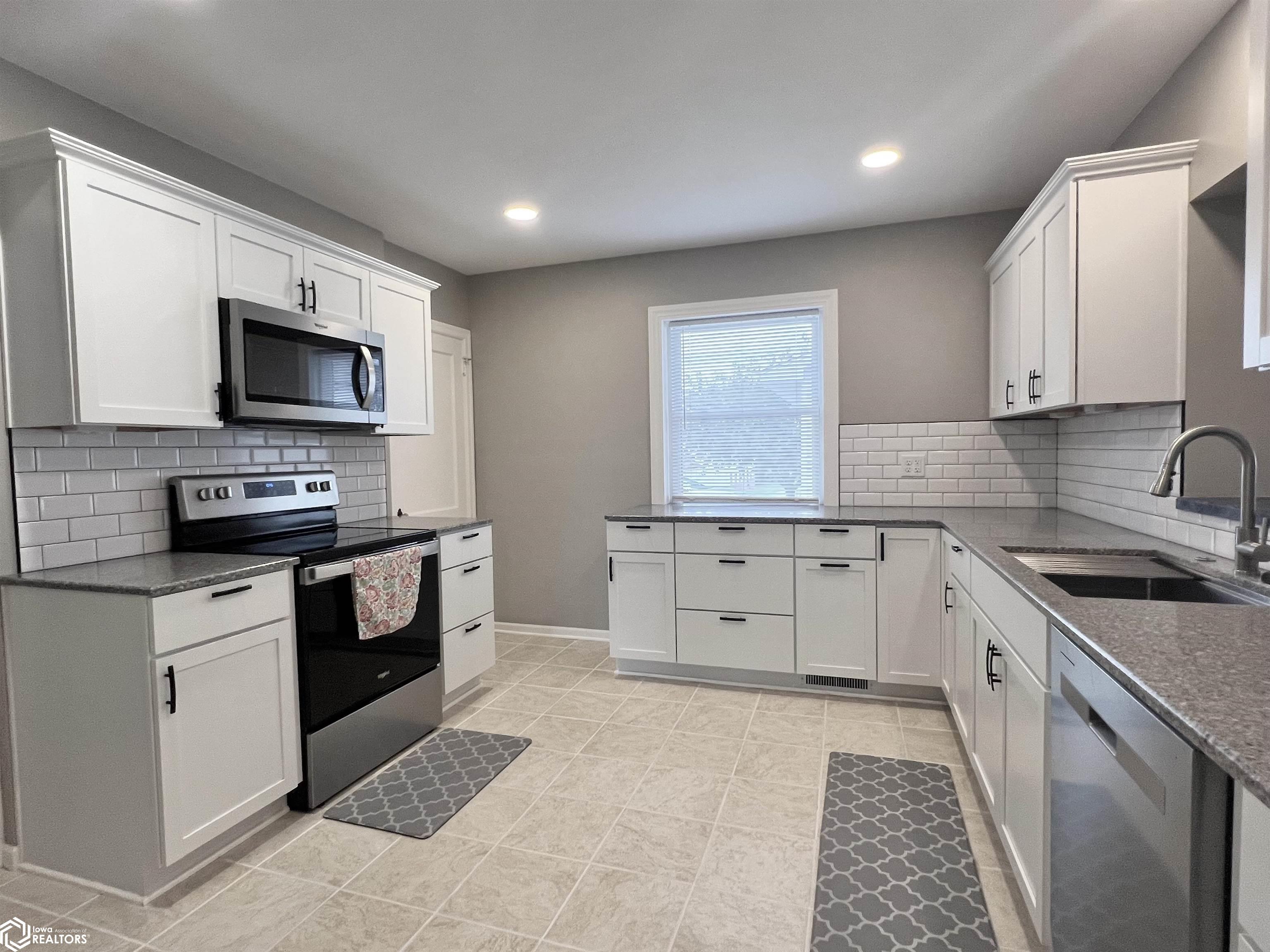 1202 S 20th Avenue W