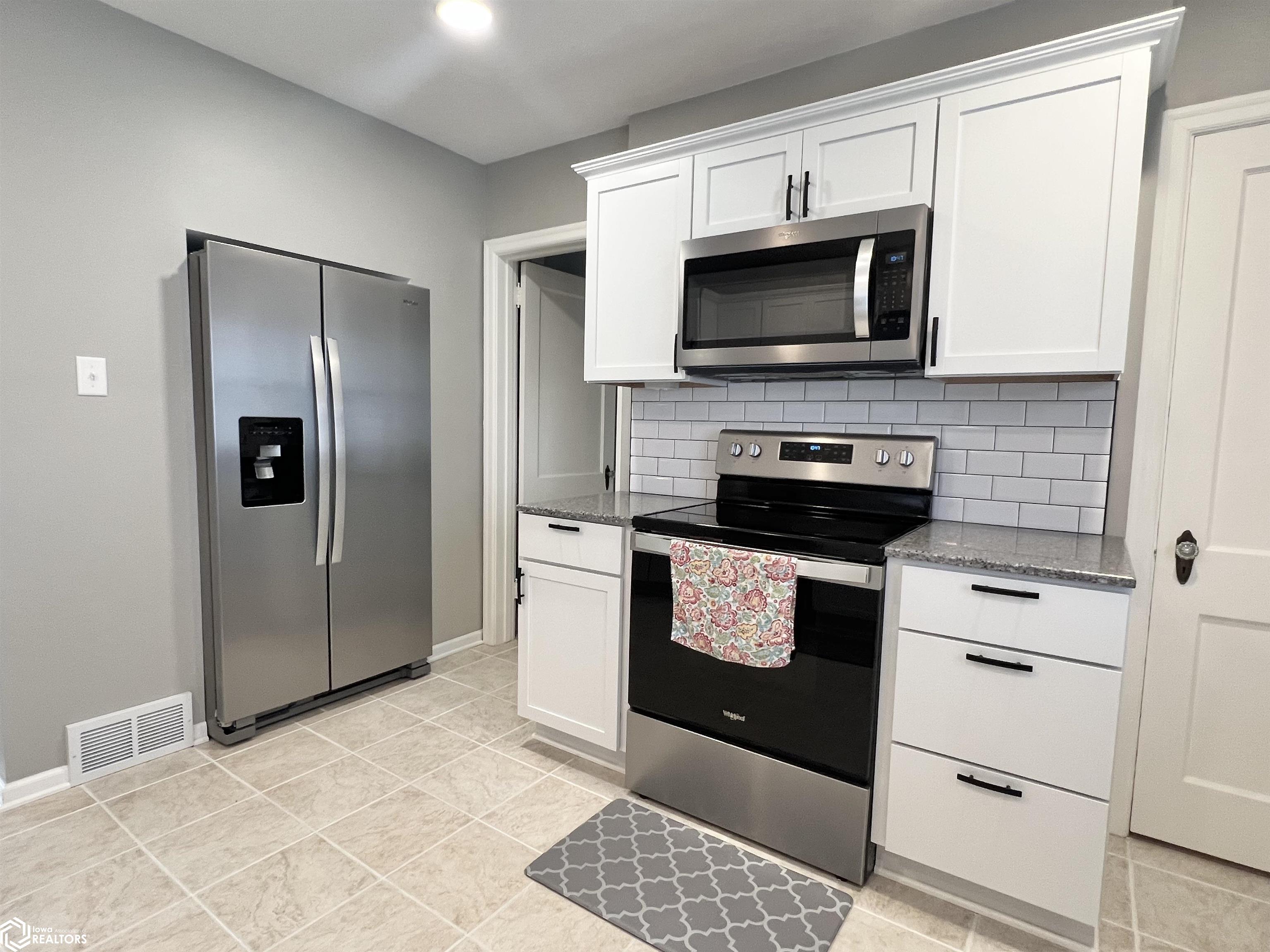 1202 S 20th Avenue W