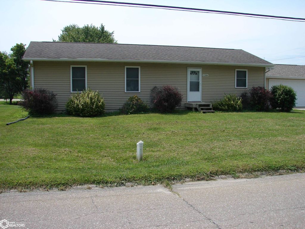 Photo of 1206 W Saunders St. St, Mount Pleasant, IA 52641 (MLS # 6330672)