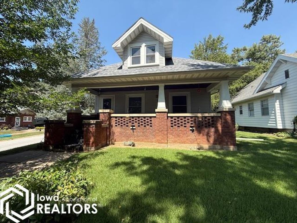 Photo of 1235 Avenue C, Fort Madison, IA 52627 (MLS # 6331203)