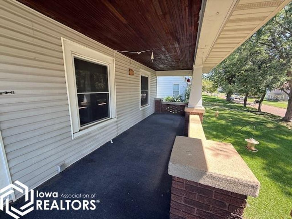 Photo of 1235 Avenue C, Fort Madison, IA 52627 (MLS # 6331203)