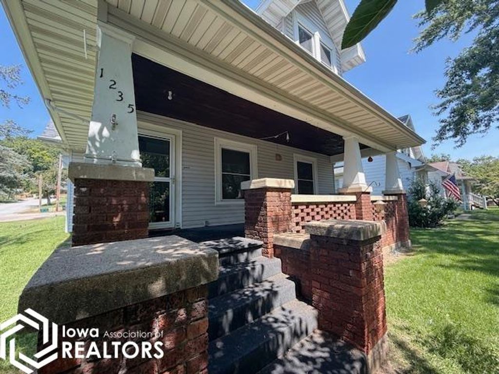 Photo of 1235 Avenue C, Fort Madison, IA 52627 (MLS # 6331203)