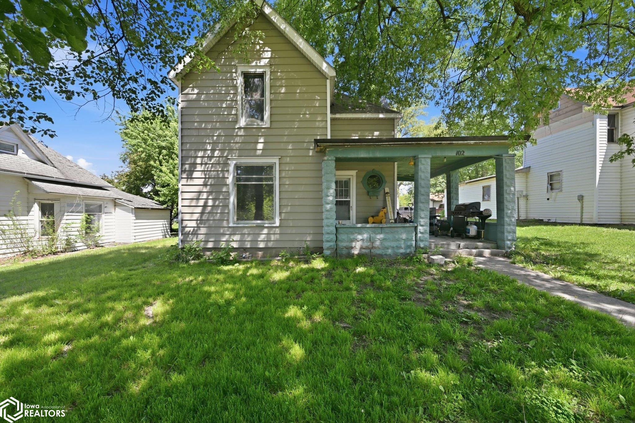 Photo 1 of 26 — 102 E 2nd Street, Villisca, IA 50864