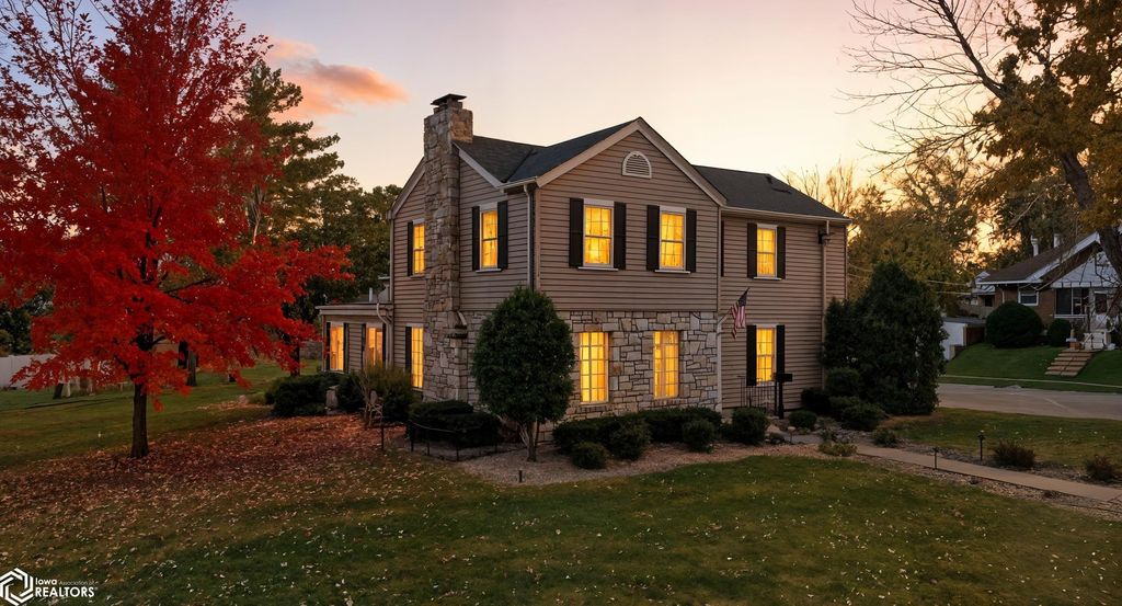 Photo of 1228 Grand Avenue, Keokuk, IA 52632 (MLS # 6333455)