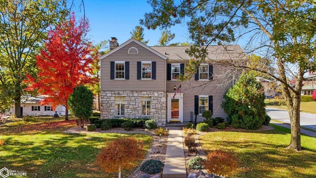 Photo of 1228 Grand Avenue, Keokuk, IA 52632 (MLS # 6333455)