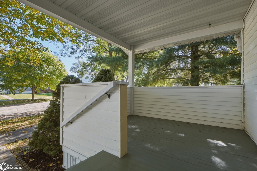 Photo of 2001 S 14Th Street, Burlington, IA 52601 (MLS # 6343505)